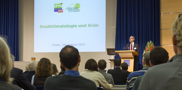 Der Kongress Stadtklimatologie und Grn wurde am 28. Januar 2015 von der Messe Essen und der Stiftung DIE GRNE STADT auf der Internationalen Pflanzenmesse (IPM) in Essen veranstaltet