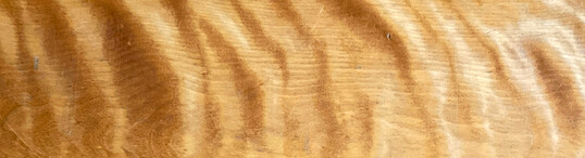 Diese Maserung nennt man Riegelung. Sie ist begehrt