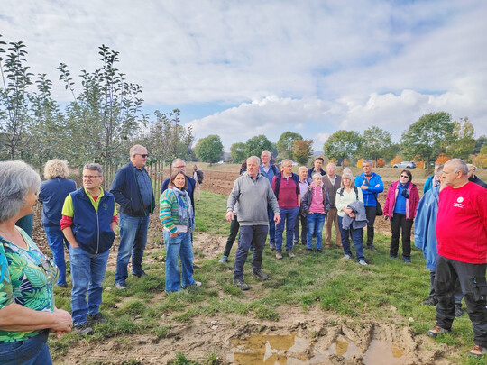 Wilhelm Mller fhrte die Teilnehmer durch die Baumschule