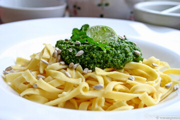 Wildkr�uterpesto mit Melde und Amaranth
