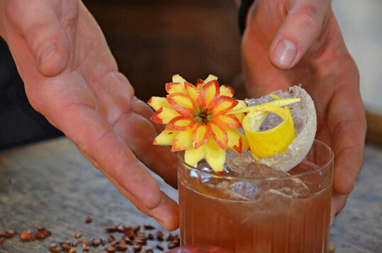 Cocktail auf Basis eines Apfelbrandes.