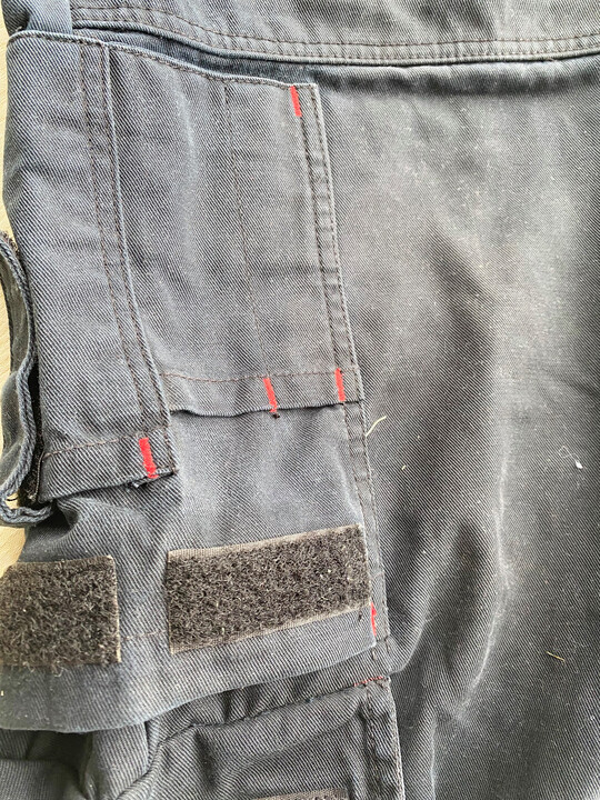 Ganz wichtig sind Verstärkungsnähte seitlich und unten bei Taschen und Schlitzen, damit diese nicht so schnell ausreißen