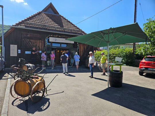 Exkursion des LOGL nach Metzingen, hier vor dem Obstbaumusem