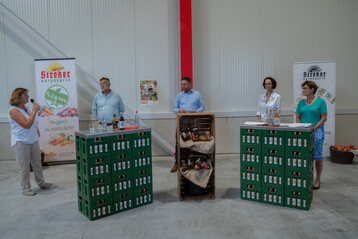 Diskussion bei der Fruchtsaftsaisonerffnung 2024 des VDAW