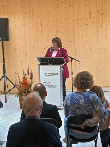 LOGL-Prsdentin Sigrid Ehrhardt bei der Erffnung der Obstsortenausstellung auf der LaGa Wangen.