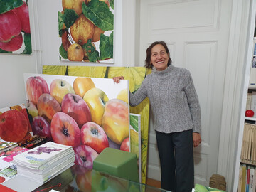 Brigitte Hofherr malt bevorzugt Apfelsorten, aber auch andere Obst- und Gemsesorten sowie andere Pflanzen