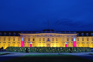 Deutschlands grter Adventskranz mit einem Durchmesser von 41,5 m prsentierte sich in erstaunlicher Schnheit