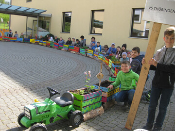Kinder der VS Thringen