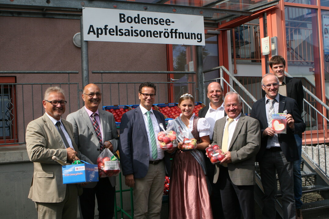 Vertreter aus Politik, Berufsstand und Vermarktung bei der Eröffnung der Bodensee-Apfelsaison