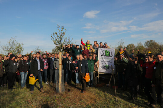 Baumpflanzaktion zurErffnung des Streuobstwiesenkongress in Thringen