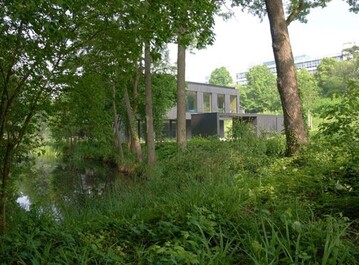 Forschen und Lehren in idyllischer Umgebung: Das Gebude der Landesanstalt fr Bienenkunde an der Universitt Hohenheim ist Bau des Jahres 2022