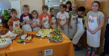 Im Hinblick auf eine bewusste Lebensweise sollten Schlerinnen und Schler fr genussvolles und ausgewogenes Essen und Trinken sensibilisiert werden.