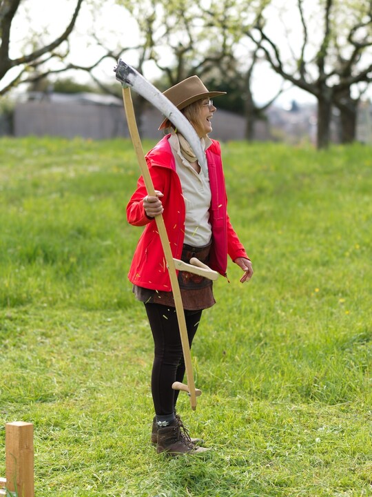 Edda Ryser zeigt, wie es geht: In kleinen Gruppen lernen Teilnehmer das Handwerk von Grund auf - pers�nlich und praxisnah.