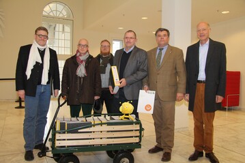 bergabe der gesammelten Unterschriften bei der Prsidentin des brandenburgischen Landtages