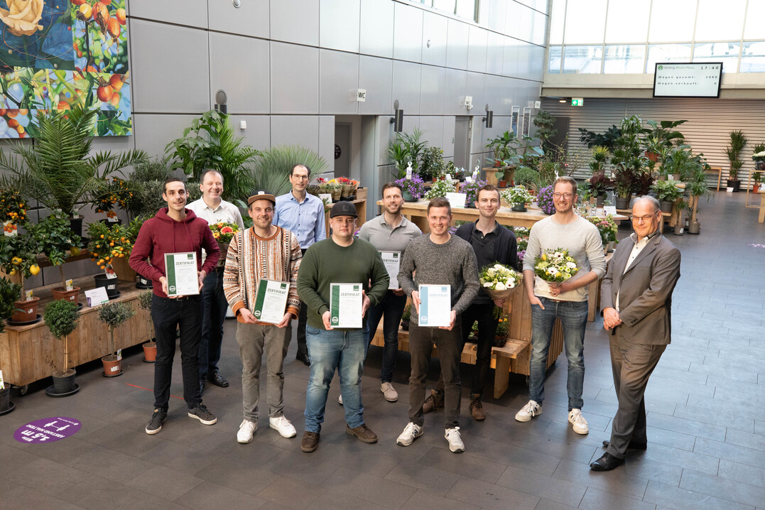 10 Betriebswirt*inen im Produktionsgartenbau erhielten Anfang März ihre Zertifikate.