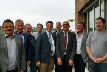 Austausch mit dem Minister: Der LVEO-Vorstand unter Leitung von Prsident Franz Josef Mller (3. v. r.) hat sich am 28. Mai zum Jahresgesprch mit Landwirtschaftsminister Peter Hauk getroffen. 