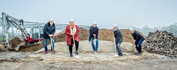 v.l.: Martin Ferner, Architekt, Hdepohl.Ferner Architektur- und Ingenieur-gesellschaft mbH; Julika Bruning, Projektleiterin, Hochschule Osnabrck; Prof. Dr. Andreas Bertram, Hochschulprsident; Prof. Dr. Andreas Ulbrich, Professor fr Gemseproduktion und -verarbeitung; Prof. Dr. Bernd Lehmann, Vizeprsident fr Forschung, Transfer und Nachwuchsfrderung
