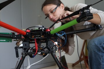 Eine intelligente Drohne soll Spinnmilben im Gewchshaus erkennen.