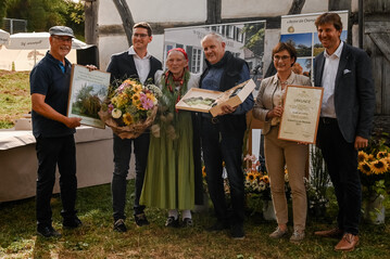 Luise Wirsching (3. v. l.) wurde mit der Erduard-Lucas-Medaille 2023 ausgezeichnet.