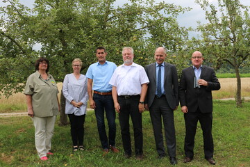 Von links: Sigrid Erhardt, Landesverband fr Obstbau, Garten und Landschaft (LOGL) Baden-Wrttemberg; Dr. Brigitta Httche, Verband der Agrargewerblichen Wirtschaft (VdAW); Daniel Weeber, VdaW; Rolf Heinzelmann, LOGL, Dr. Konrad Rhl, MLR; Klaus Heitlinger, Verband der deutschen Fruchtsaft-Industrie (VdF).