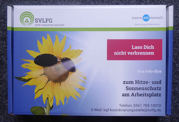 Bei der SVLFG versicherte Unternehmen mit Beschftigten knnen die Info-Box zum Hitze- und Sonnenschutz am Arbeitsplatz kostenlos bestellen.