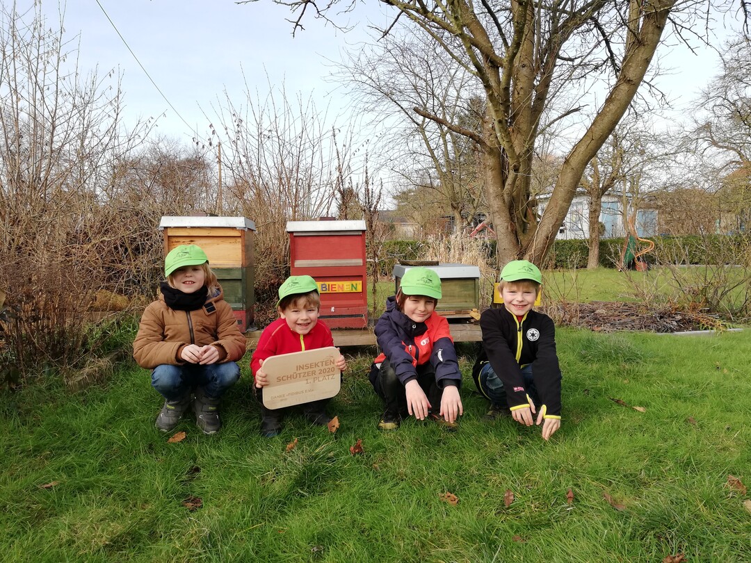 Der Fidibus-Kindergarten aus Bremen mit eigener Kindergarten-Imkerei und einem Wildbienen- und Insektengarten darf sich nun „Insektenschützer 2020“ nennen.