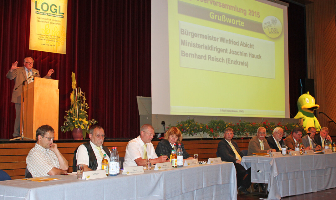 "Wir sind alle gefrdert, die europische Gartenkultur voranzubringen", meinte Ministerialdirigent Joachim Hauck in seinem Gruwort.