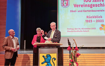 Gnter Stolz, Vizeprsident des LOGL, bei seinem Gruwort