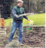 Beete herrichten und aufräumen, die Erde lockern sowie eine erste Düngergabe stellen sicher, dass der Start in die Gartensaison gelingt.