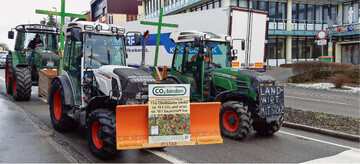  Obstbauern protestierten mit ihren Schleppern gegen das geplante Insektenschutpaket. 