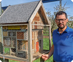 1 Wildbienenhotels locken Bestäuberinsekten an