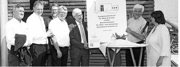 Einweihung mit Ehrengsten, darunter Landrat Klaus Pavel (3.v.r.) und Regierungsprsident Wolfgang Reimer (2.v.r.).