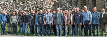 Die neuen Fachwarte im Bezirk Bruchsal mit ihren Ausbildern und dem Leiter des Landwirtschaftsamtes Bruchsal, Dr. Ulrich Kraft (r.).