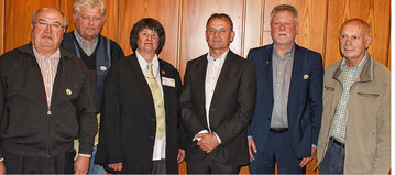 Gruppenbild mit den Geehrten (v.l.): Werner Neubrander und Alfons Reiske, OGV Lichtenstein; LOGL-Prsidentin Sigrid Erhardt; Franz Meyer, KV Aalen; LOGL-Geschftsfhrer Rolf Heinzelmann und Dieter Baisch, OGV Lichtenstein. Mehr unter www.obst-und-garten.de, Webocde: 6159670