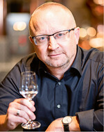 Friedrich Springob -  Der Redakteur der Kleinbrennerei ist seit Anfang Juli nun auch für Obst & Garten verantwortlich. Seine Vorgängerin Dr. Doris Spychalski sprach mit ihm über die Hintergründe und Perspektiven im neuen Tätigkeitsfeld.