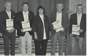 Die Geehrten mit der neuen Prsidentin Sigrid Erhardt: (v. l.) die Vizeprsidenten Gnter Stolz und Roland Gommel, die Regionenvertreter Martin Mager und Lothar Herb.