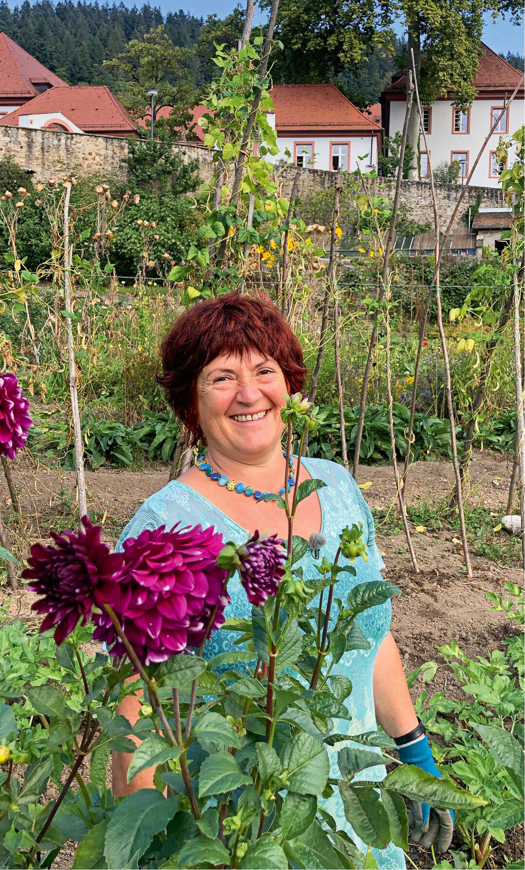 Eva-Maria Schle ist Gartenpdagogin am UWC Robert Bosch College in 
Freiburg und leitet den dort angeschlossenen Schulgarten.