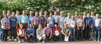 Die neuen Fachwarte im Hohenlohekreis mit den Kursleitern Alexander Weibarth und Ernst Waldvogel (ganz rechts).
