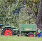 Viele Streuobstwiesenbesitzer führen auch heute noch die Tradition ihrer Vorfahren weiter