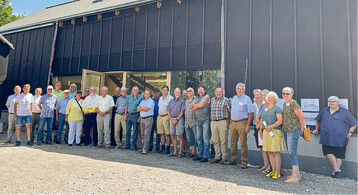 Gruppenbild der Kreisbezirksvorstnde vor der Baustelle