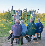 Die Mitarbeiterinnen und Mitarbeiter des LTZ stellten den Fachwarten ihre Arbeitsgebiete vor