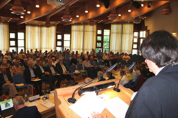 Voller Saal im Brgerzentrum: LOGL-Prsidentin Sigrid Erhardt konnte zahlreiche Mitglieder und Gste begren. 