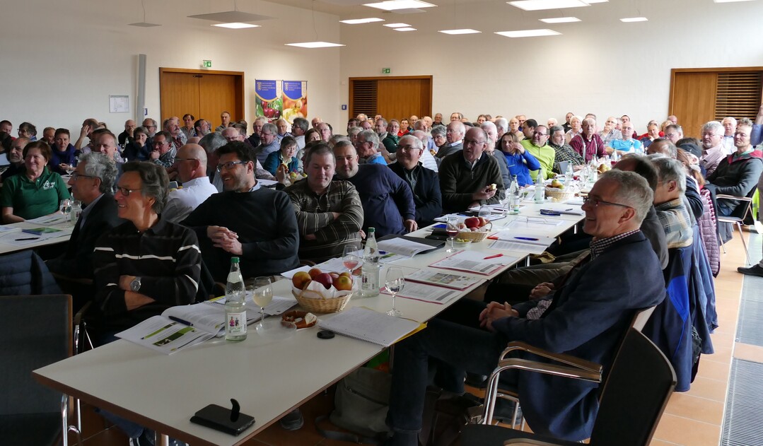 ber 150 Teilnehmer verfolgten die Vortrge im Groen Saal der LVWO Weinsberg