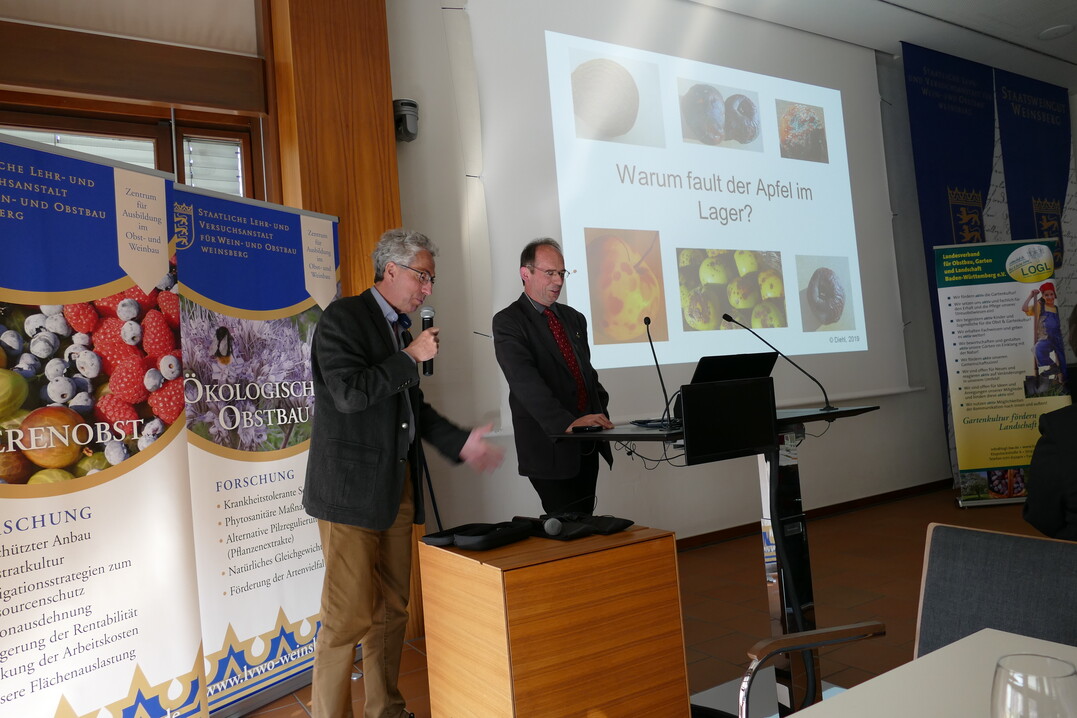 Dr. Thomas Diehl/RP Stuttgart (rechts im Bild, links daneben Dr. Franz Rue/LVWO)