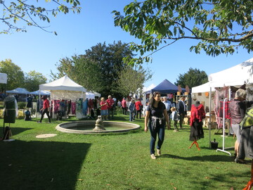 Kunsthandwerks- und Herbstpflanzenmarkt im Historischen Hofgarten Stift Seitenstetten