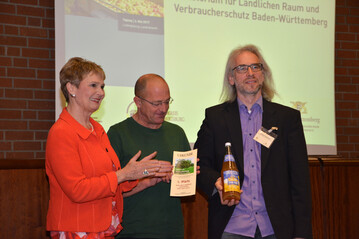 Staatssekretrin Friedlinde Gurr-Hirsch MdL, Johannes Eder, Kreisfachberater fr Obst- und Gartenbau am Landratsamt Rems-Murr-Kreis und Jrgen Peterhans, Bittenfelder Fruchtsfte Petershans GmbH & CO. KG