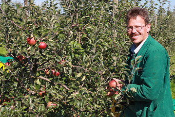 Hans Gding, Lehr- und Beispielsbetrieb fr Obstbau Deutenkofen, beantwortet Fragen rund um den Obstbau.