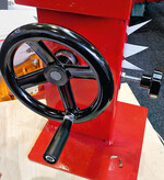 Helfer zum Öffnen von Wal- und Haselnüssen stellte Feucht-Obsttechnik vor