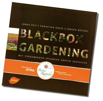 Der im Verlag Eugen Ulmer erschienene Beste Ratgeber 2015 Blackbox Gardening beschreibt, wie einige wenige Initialpflanzen einen Garten durch Aussamen erobern knnen.