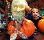 Ray Villafane begeisterte die Besucher mit seinen Kürbisgestalten